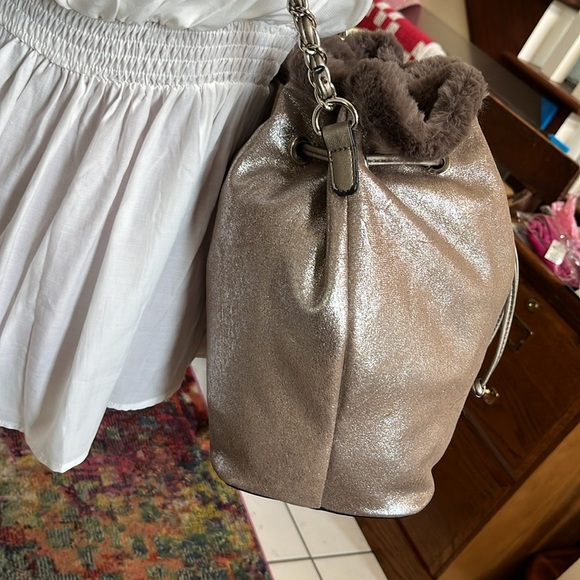 Steve Madden  Crossbody or shoulder bag  metallic  fur lined   Brown/silver  NWT - Picture 4 of 17